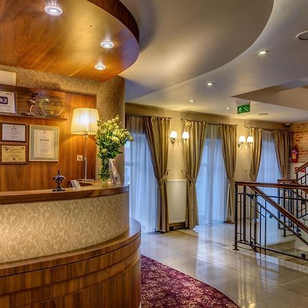 Hotel-Restauracja Platan Chrzanów Exteriör bild