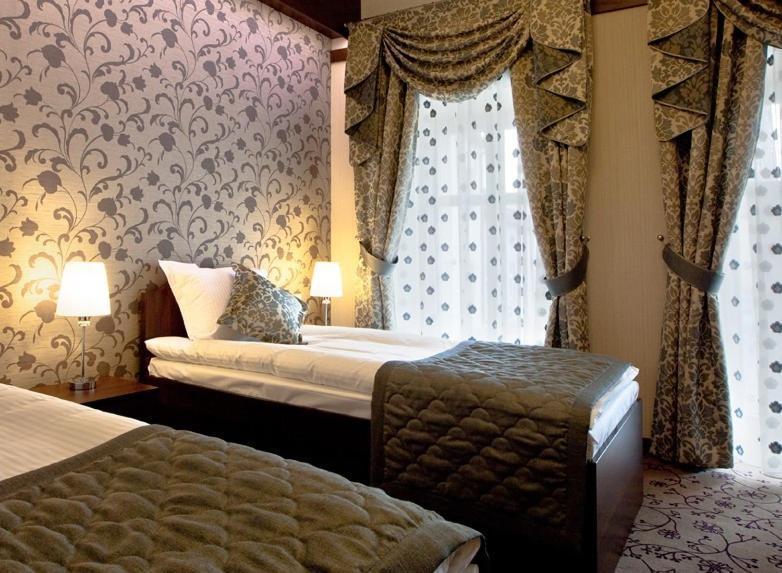 Hotel-Restauracja Platan Chrzanów Rum bild