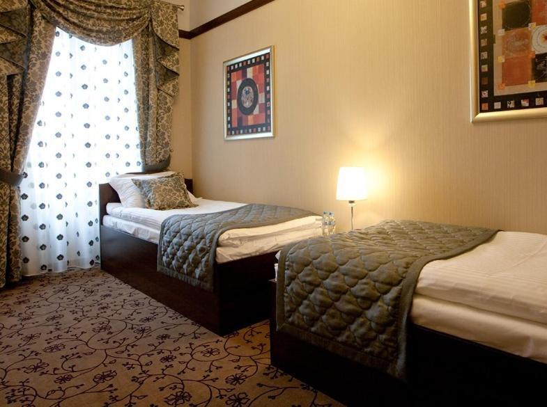 Hotel-Restauracja Platan Chrzanów Rum bild