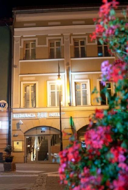 Hotel-Restauracja Platan Chrzanów Exteriör bild