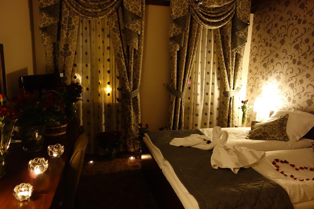 Hotel-Restauracja Platan Chrzanów Exteriör bild