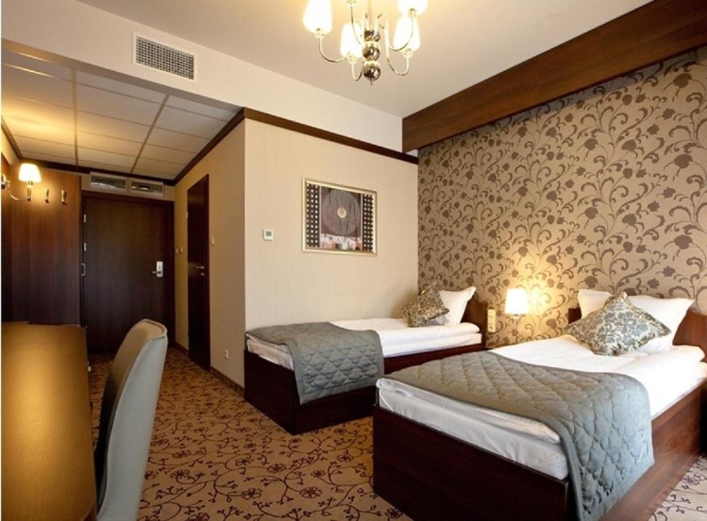 Hotel-Restauracja Platan Chrzanów Rum bild