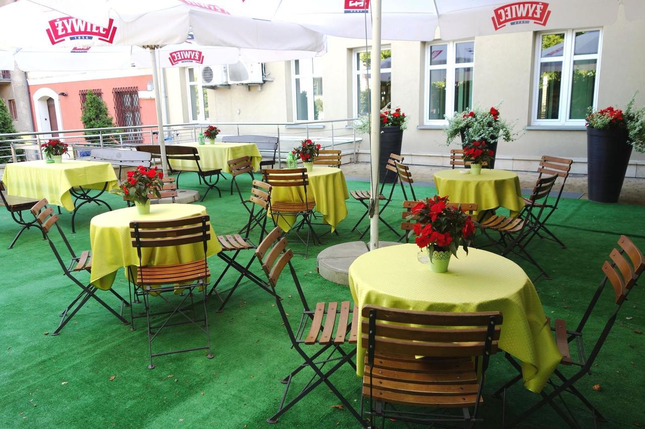Hotel-Restauracja Platan Chrzanów Exteriör bild